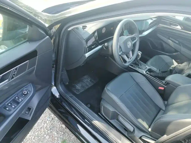Volkswagen Passat — Фото автомобиля 15