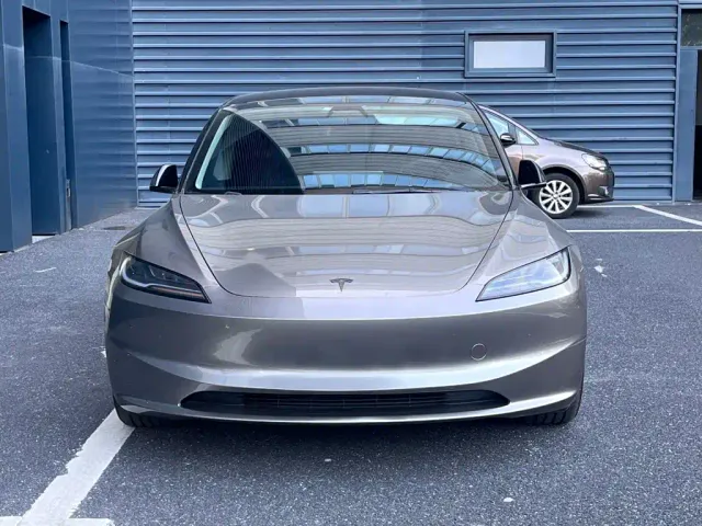 Tesla Model 3 — Фото автомобиля 2