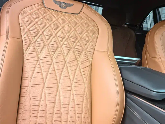 Bentley Flying Spur — Фото автомобиля 18