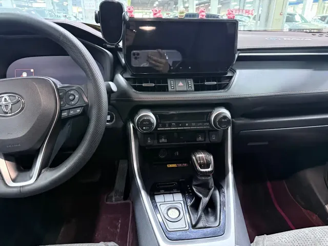 Toyota RAV4 — Фото автомобиля 13