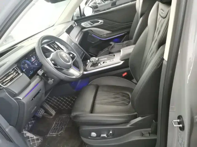 Hongqi HS7 PHEV — Фото автомобиля 14