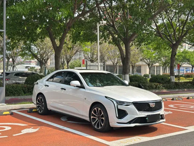 Cadillac CT4 — Фото автомобиля 3