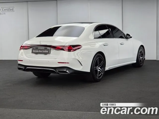 Mercedes-Benz E-Class — Фото автомобиля 2