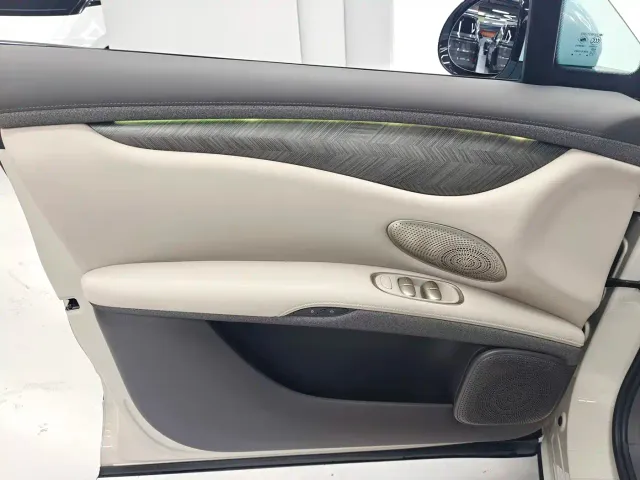 IM Motors LS6 — Фото автомобиля 12