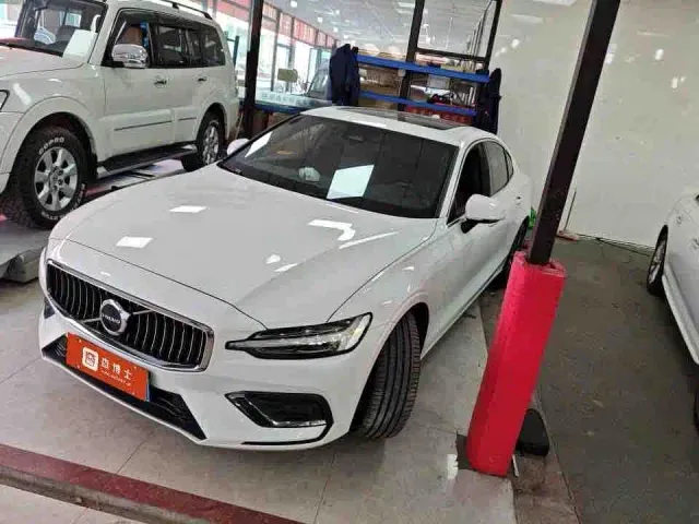 Фотография автомобиля — Volvo S60
