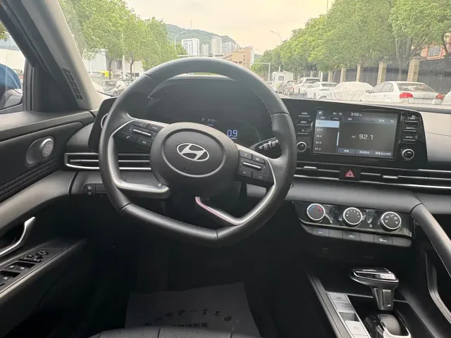 Hyundai Elantra — Фото автомобиля 13