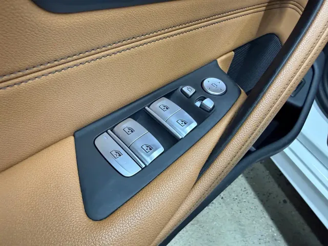 BMW 5 Series — Фото автомобиля 19