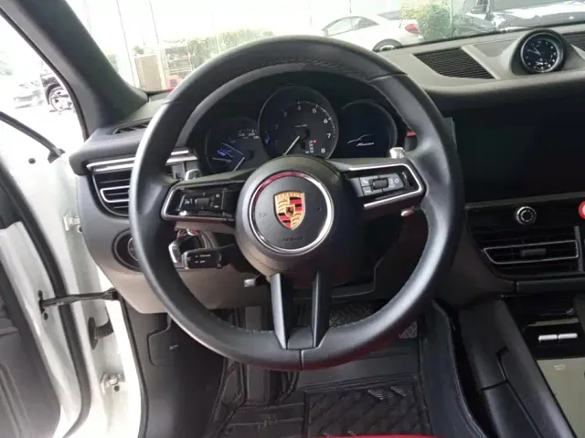 Porsche Macan — Фото автомобиля 15