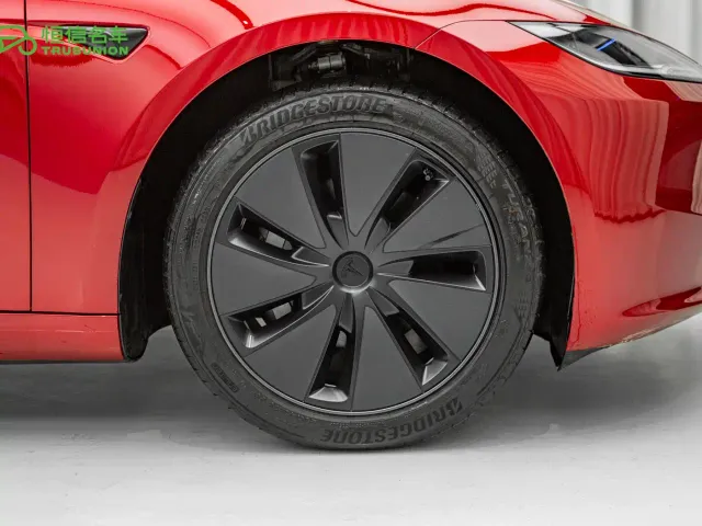 Tesla Model 3 — Фото автомобиля 11