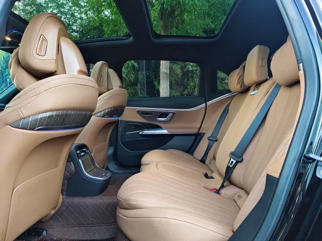 Mercedes-Benz E-Class — Фото автомобиля 8