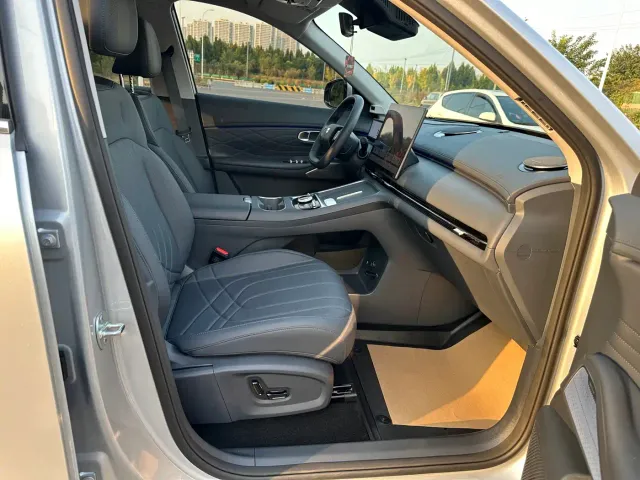 Geely Galaxy Starship 7 EM-i — Фото автомобиля 11