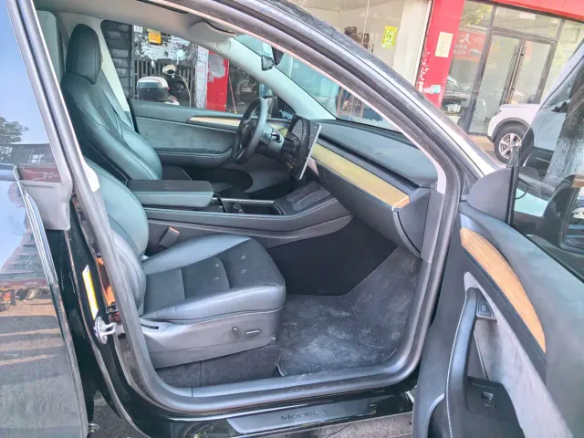 Tesla Model Y — Фото автомобиля 7
