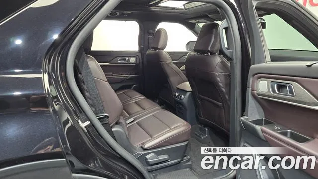 Ford Explorer — Фото автомобиля 9