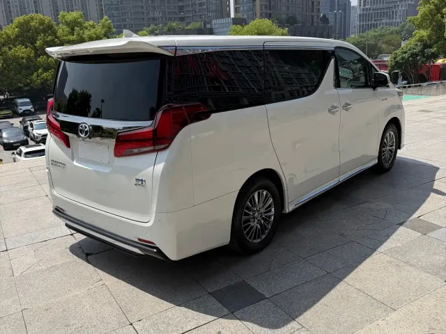 Toyota Alphard — Фото автомобиля 7