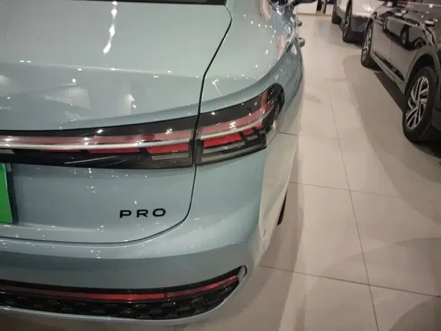 Volkswagen Passat — Фото автомобиля 7