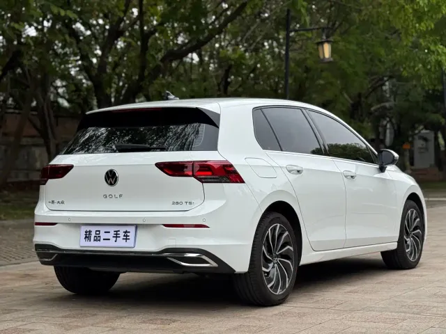 Volkswagen Golf — Фото автомобиля 8