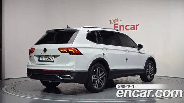 Volkswagen Tiguan — Фото автомобиля 2