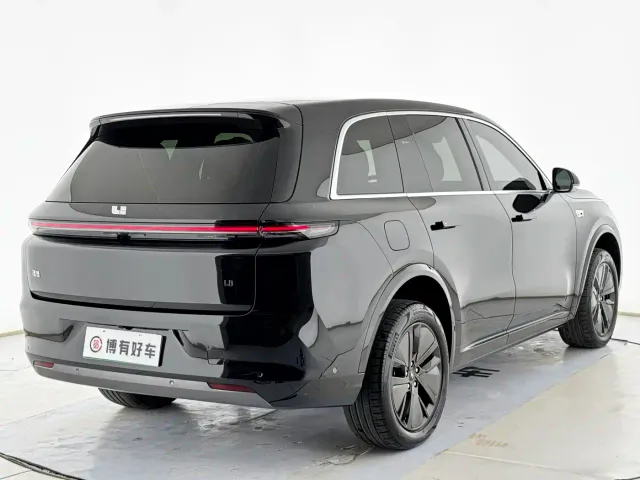 Li Auto L8 — Фото автомобиля 14