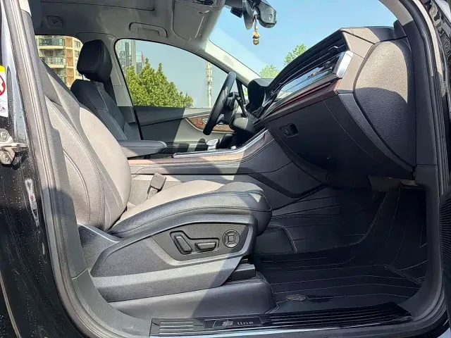 Audi Q7 — Фото автомобиля 10