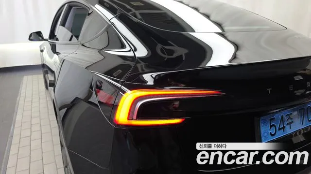 Tesla Model 3 — Фото автомобиля 8