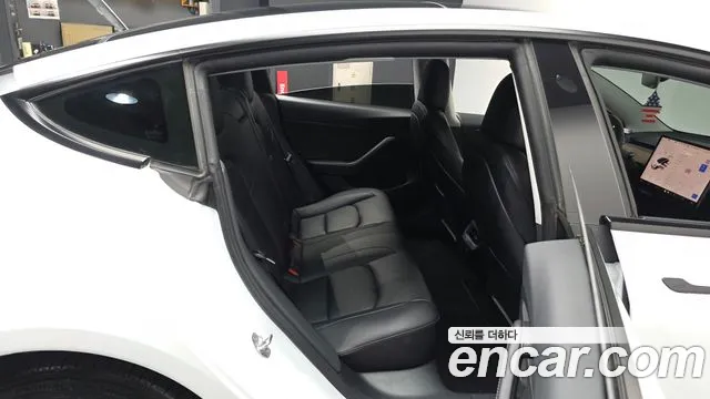 Tesla Model 3 — Фото автомобиля 10
