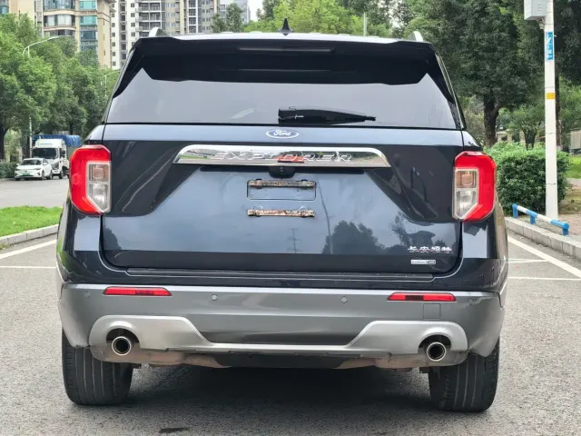 Ford Explorer — Фото автомобиля 16
