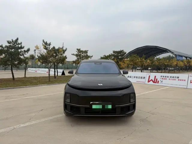 Li Auto L8 — Фото автомобиля 2