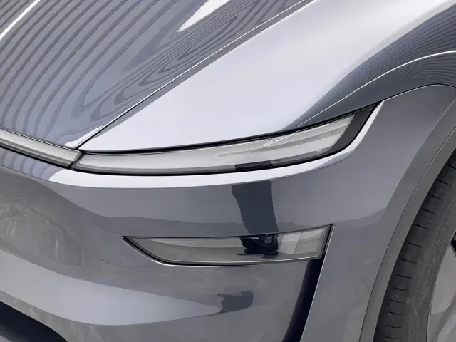Tesla Model Y — Фото автомобиля 18