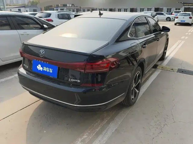 Volkswagen Passat — Фото автомобиля 3