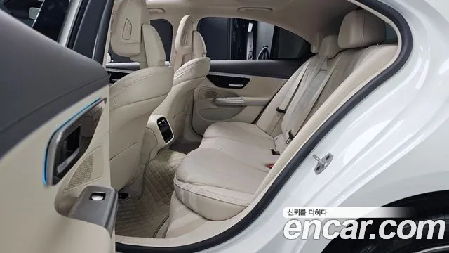 Mercedes-Benz E-Class — Фото автомобиля 11