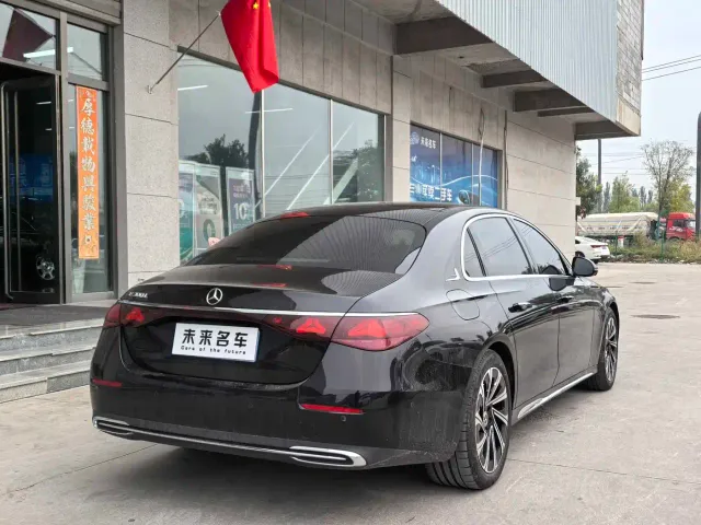 Mercedes-Benz E-Class — Фото автомобиля 11