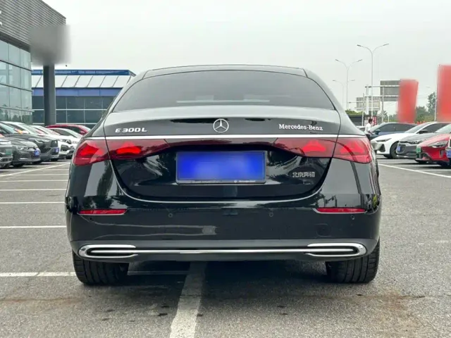 Mercedes-Benz E-Class — Фото автомобиля 8