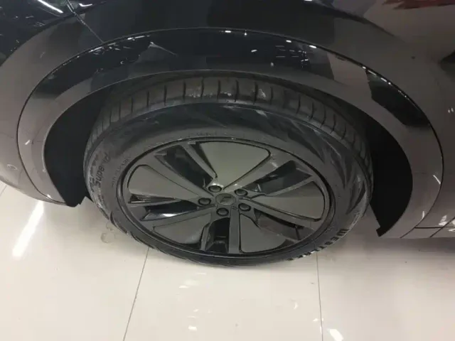 Li Auto L7 — Фото автомобиля 22