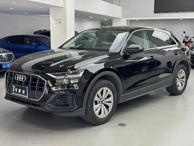 Фотография автомобиля — Audi Q8