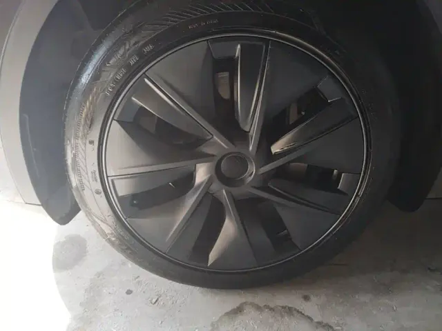 Tesla Model Y — Фото автомобиля 22
