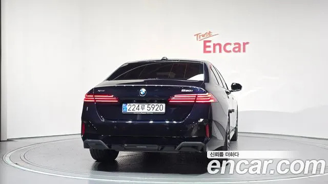 BMW 5-Series 5 серия (G60) 530i xDrive M Sport — Фото автомобиля 4
