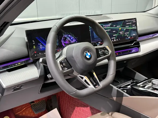 BMW 5 Series — Фото автомобиля 11