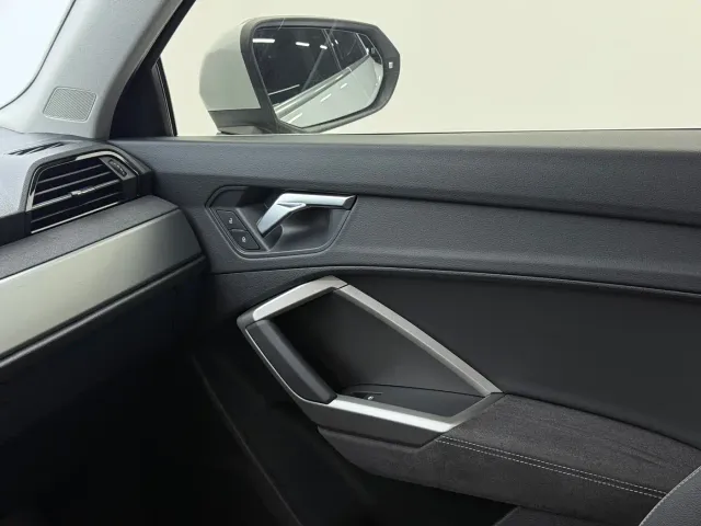 Audi Q3 — Фото автомобиля 11