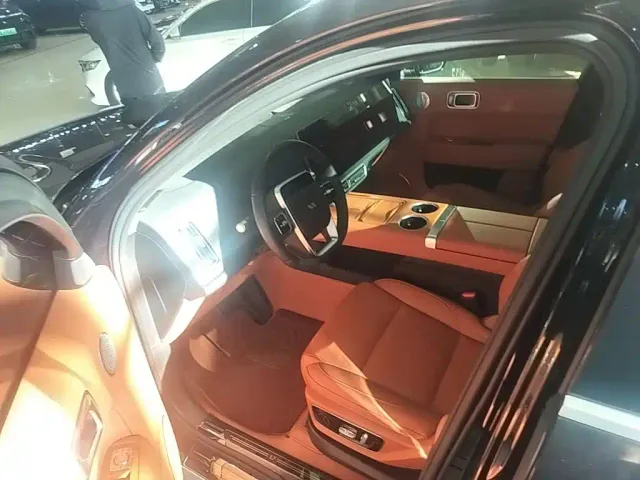 Li Auto L7 — Фото автомобиля 15