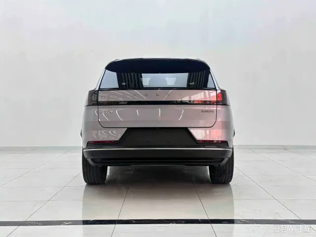Volvo XC70 Plug-in Hybrid — Фото автомобиля 4
