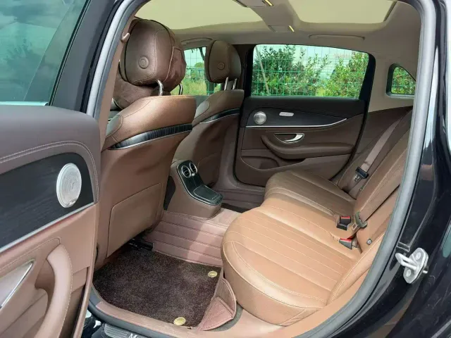 Mercedes-Benz E-Class — Фото автомобиля 5