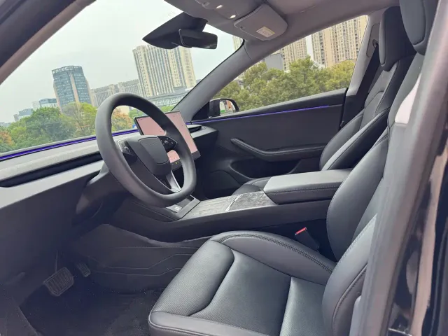 Tesla Model 3 — Фото автомобиля 9