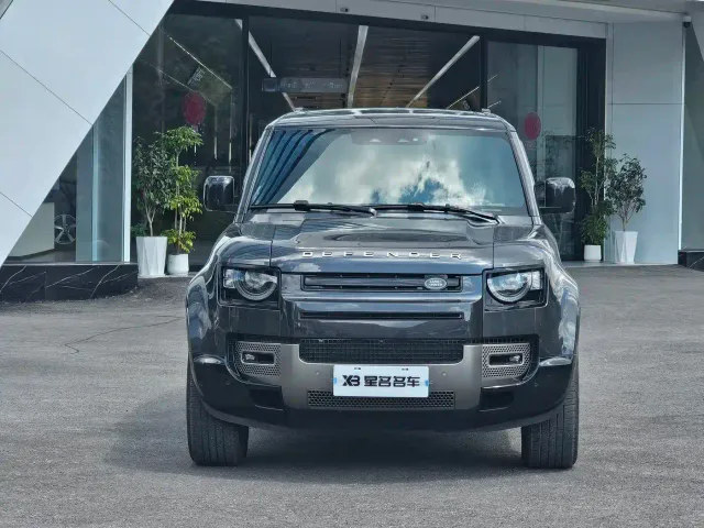 Land Rover Defender — Фото автомобиля 2