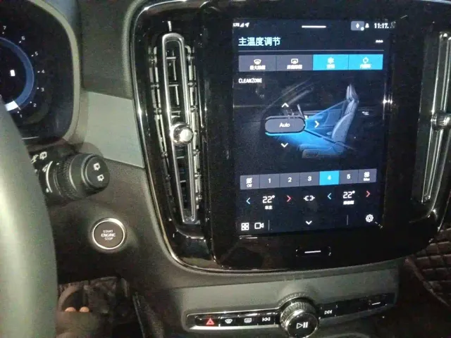 Volvo XC40 — Фото автомобиля 14