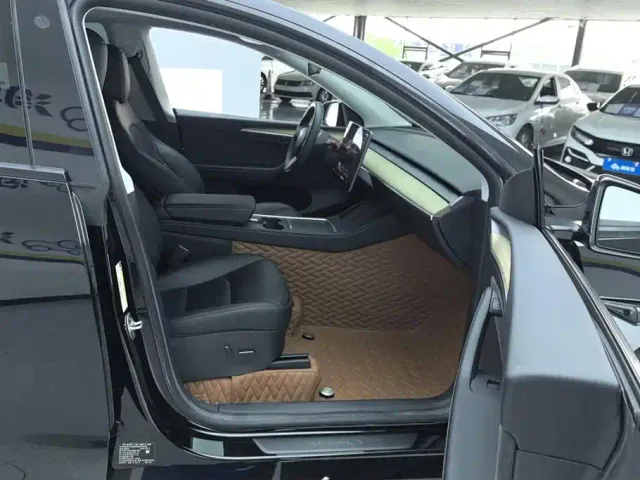 Tesla Model Y — Фото автомобиля 8