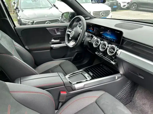 Mercedes-Benz GLB AMG — Фото автомобиля 14