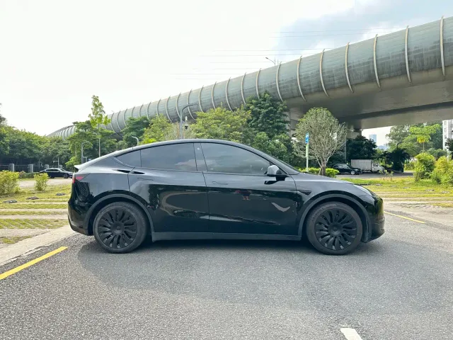 Tesla Model Y — Фото автомобиля 7
