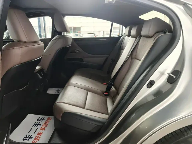 Lexus ES — Фото автомобиля 7