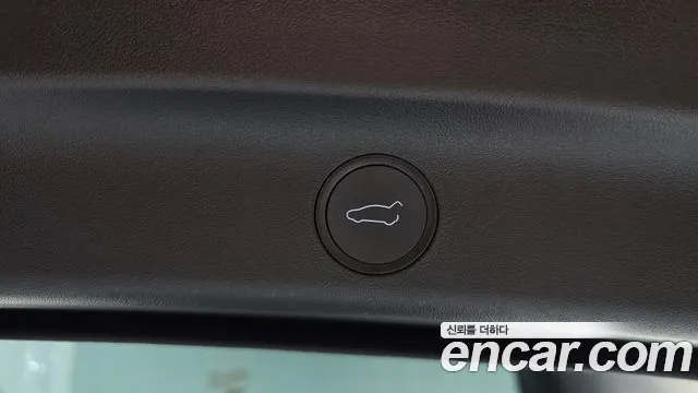 Tesla Model Y — Фото автомобиля 23