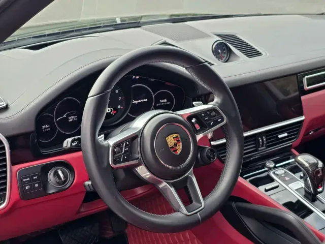Porsche Cayenne — Фото автомобиля 4
